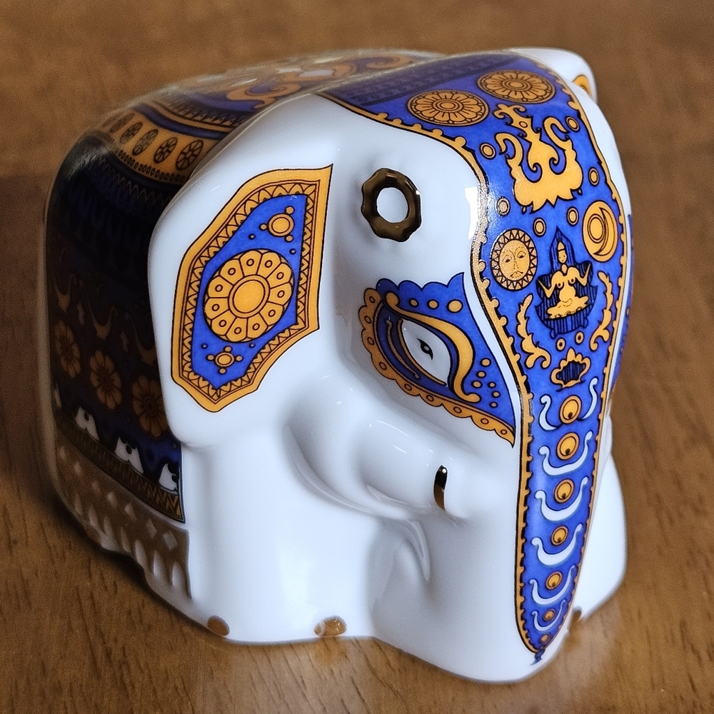Mlesna Ceylon Tea Porcelain Elephant Figurine